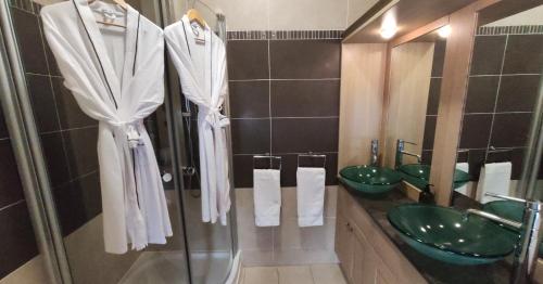a bathroom with two green sinks and a shower at Lochwood Guest House in Lochgoilhead