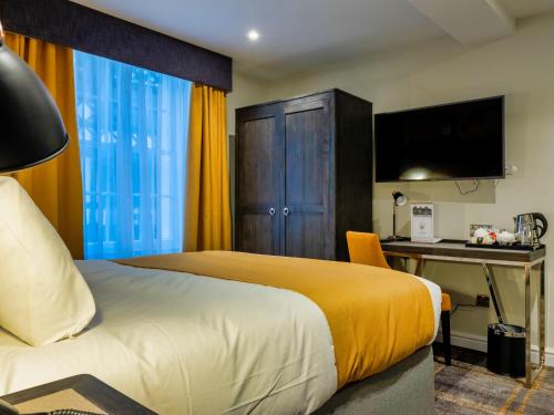 The Feathers Hotelにあるベッド