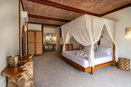 Кровать или кровати в номере Sensations Eco-Chic Hotel