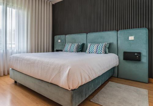 Postel nebo postele na pokoji v ubytování Marina Lagos Apartments II, junto à água da premiada Marina de Lagos