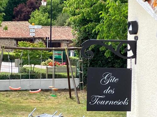 Taman di luar Gîte des Tournesols