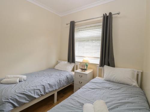 En eller flere senge i et værelse på 41 Siesta Mar Chalet Park