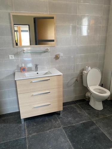 Un baño de Villa Asya