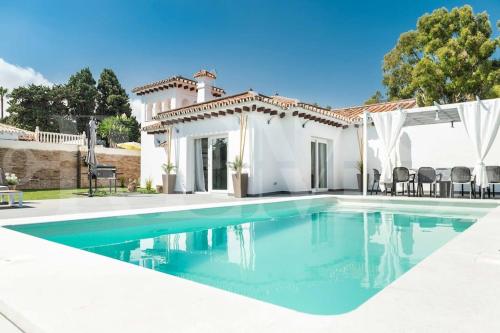 Villa with private heated Pool by the beach & port - Benalmadena by REMS