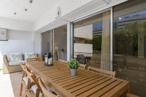 TV a/nebo společenská místnost v ubytování Jardines del Mar Apartments
