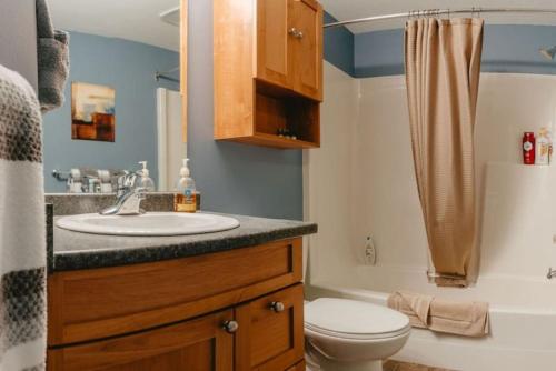 Ένα μπάνιο στο Trailblazers Retreat 3 Bed with Family Games Room