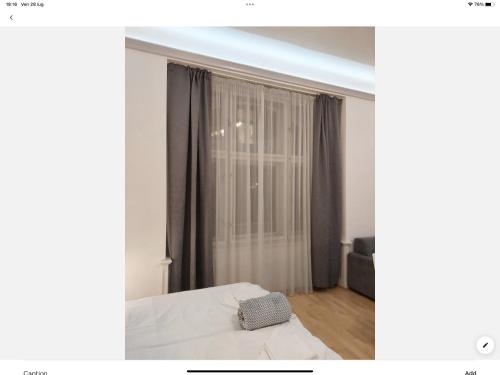 Кровать или кровати в номере Studio flat Jellyfish Old Town