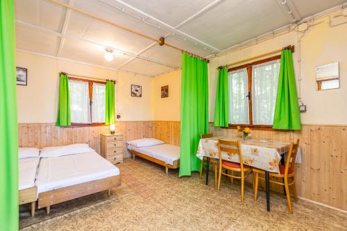 Postel nebo postele na pokoji v ubytování Chatový areál ATLAS