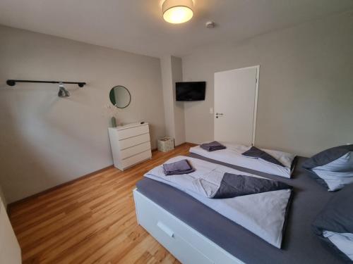 a bedroom with a bed and a dresser at Ferienwohnung zum Hufi in Dahn