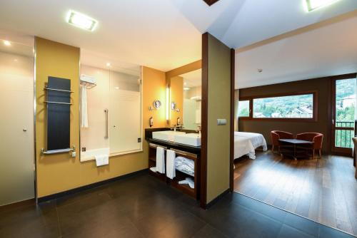 Koupelna v ubytování SOMMOS Hotel Aneto