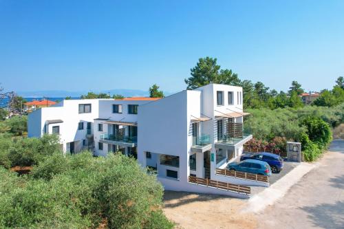 Gallery image of Olive Roots in Skala Rachoniou