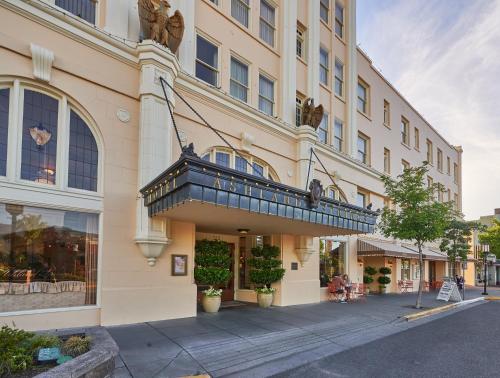 a building with a balcony on the side of it at Ashland Springs Hotel in Ashland