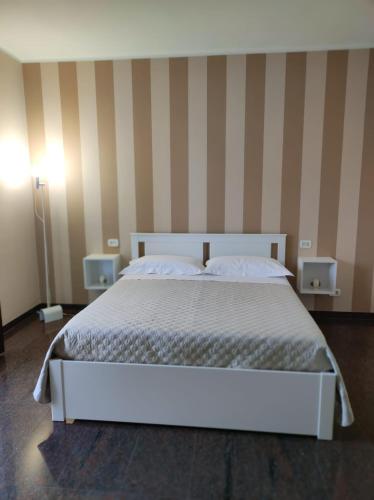 Un pat sau paturi într-o cameră la B&B Mazzini