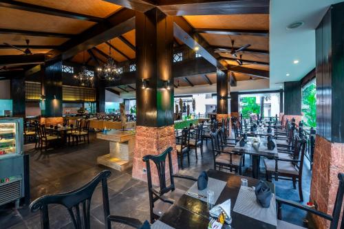 En restaurant eller et andet spisested på O Hotel Goa, Candolim Beach