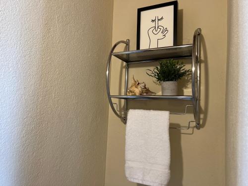 a towel rack in a bathroom with a towel at Casa Stella Centro Histórico in Guatemala