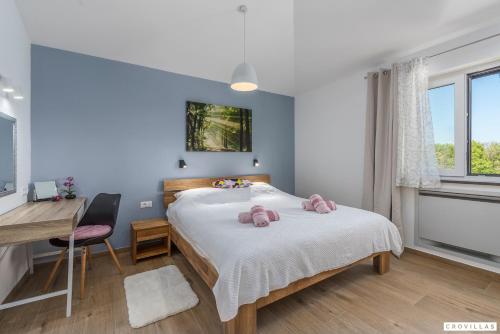 Postel nebo postele na pokoji v ubytování Lucija