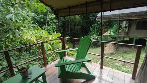 Rio Tico Safari Lodgeにあるバルコニーまたはテラス