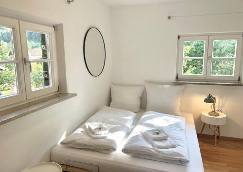 A bed or beds in a room at Apartment Huberspitz - Ruhe, Berge & Natur