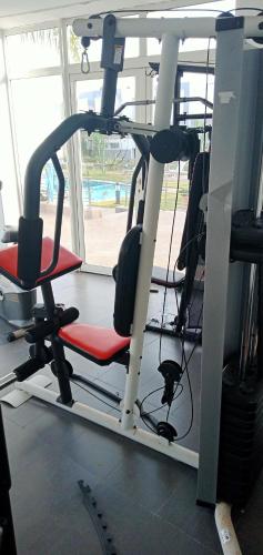 Gimnasio o instalaciones de fitness de Appartement Familial avec Jardin, Résidence avec Piscine Dar El Bahr