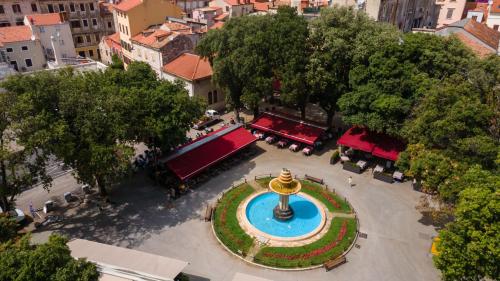 AAA Apartments & Rooms with FREE parking