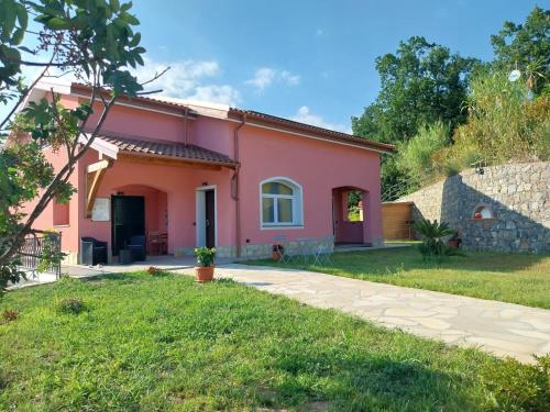 a pink house with a pathway in front of it at VILLA ROSA in Piazza
