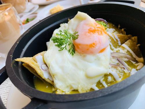 อาหารที่มีในโรงแรมหรือบริเวณใกล้เคียง