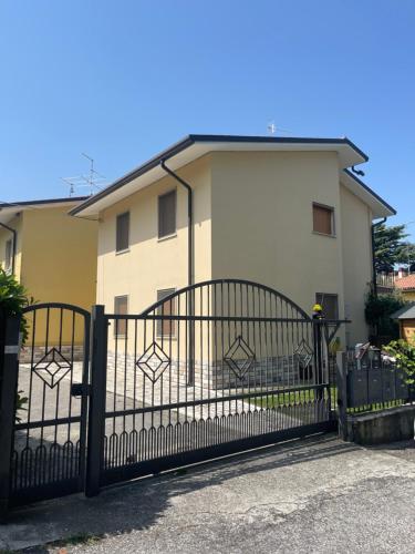 a black gate in front of a house at Appartamenti HERA in Lazise