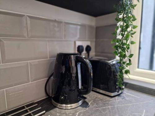 a blackffeaker sitting on a counter in a kitchen at Modern Belfast City Home in Belfast