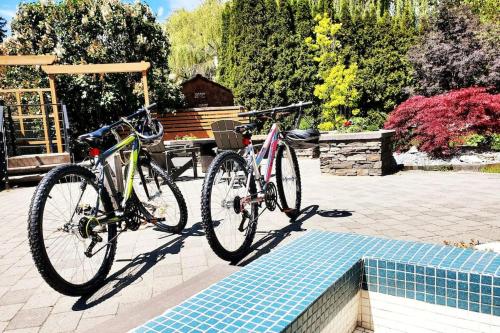 Serene Waterfront Escape with Pool, Hot Tub & Breathtaking Views - Pet Friendlyの敷地内または近くで楽しめるサイクリング