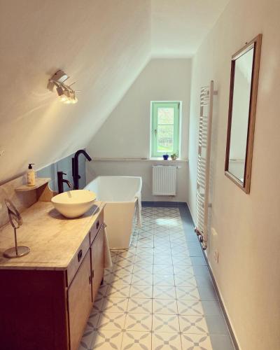 a bathroom with a sink and a bath tub at Ubytování NAPOLI in Stará Červená Voda