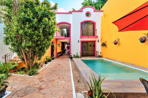 a house with a swimming pool in front of it at Hotel Gran Centenario in Mérida