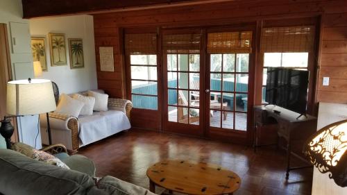 Ein Sitzbereich in der Unterkunft Palm View: Secluded Oasis in Melbourne Village