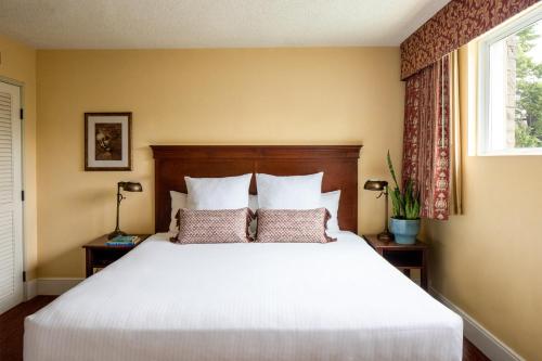 Park Lane Suites & Inn Image
