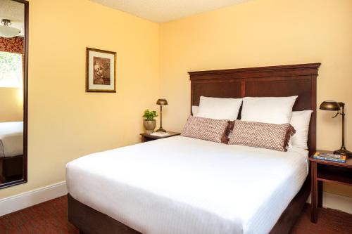 Park Lane Suites & Inn Image