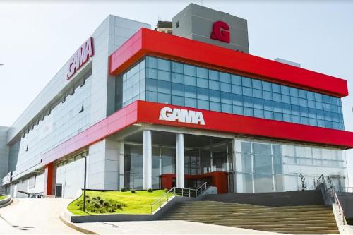 a building with a cna sign on the side of it at Dpto en Complejo Ciudad Gama in Cordoba