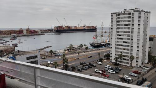 a view of a harbor with a ship in the water at Departamento esmeralda Iquique x dia in Iquique