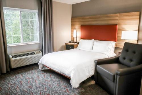 Katil atau katil-katil dalam bilik di Candlewood Suites Richmond Airport by IHG
