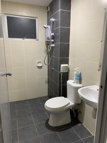 a bathroom with a toilet and a sink at Rosevilla Homestay - 3R2B Fully Aircond WiFi in Bandar Puncak Alam