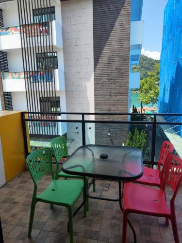 a patio with a table and chairs on a balcony at 逐鹿森林民宿-無電梯 in Yuchi