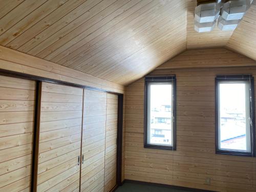 Galería fotográfica de 快適に滞在&家族利用等におすすめ 洋室と和室が繋がったお部屋 en Gifu