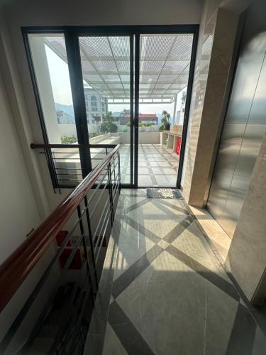 a hallway of a building with glass doors and a staircase at Hồng Vân Homestay in Cao Bằng