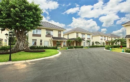 a street in front of a row of houses at Vietnam Golf - Lake View Villas in Ho Chi Minh City