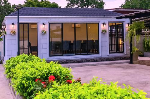 Zahrada ubytování NORN Canalside Bangkok Hotel โรงแรมนอนริมคลอง