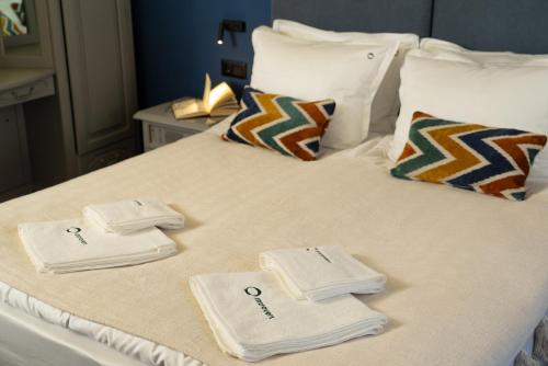 Maria Luisa by INTROVERT HOTELSにあるベッド
