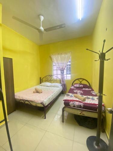 Ένα ή περισσότερα κρεβάτια σε δωμάτιο στο Homestay Zalida C Musleem