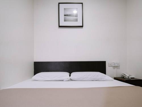 Łóżko lub łóżka w pokoju w obiekcie Amrise Hotel