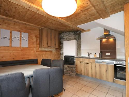 Η κουζίνα ή μικρή κουζίνα στο Chalet in Zillertal near Hochzillertal Ski Area