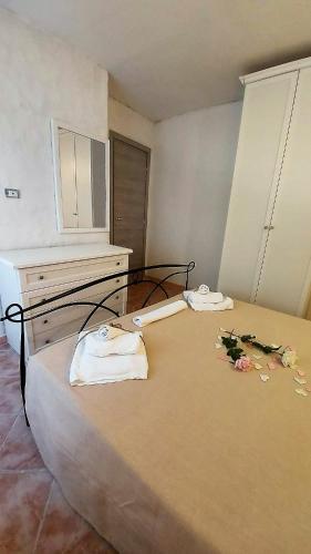 a bedroom with a bed with towels on it at Donnigheddu in Rudalza