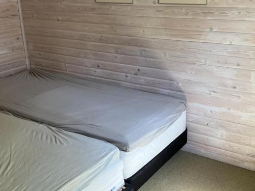 Postel nebo postele na pokoji v ubytování Hummingen Strandvej