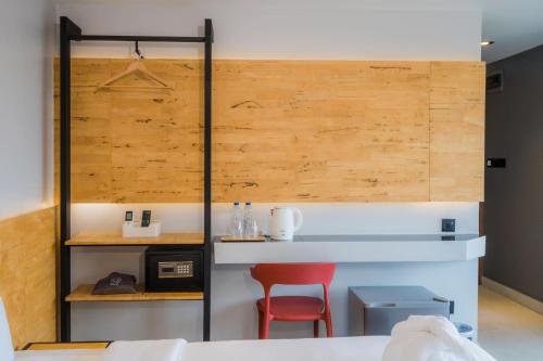 Postel nebo postele na pokoji v ubytování Lek Lek Samui Room X Coffee Bar